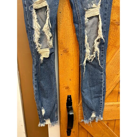 Women's Junior Size 3 Cello Distressed GUC Busted Knee Skinny - Picture 5 of 8